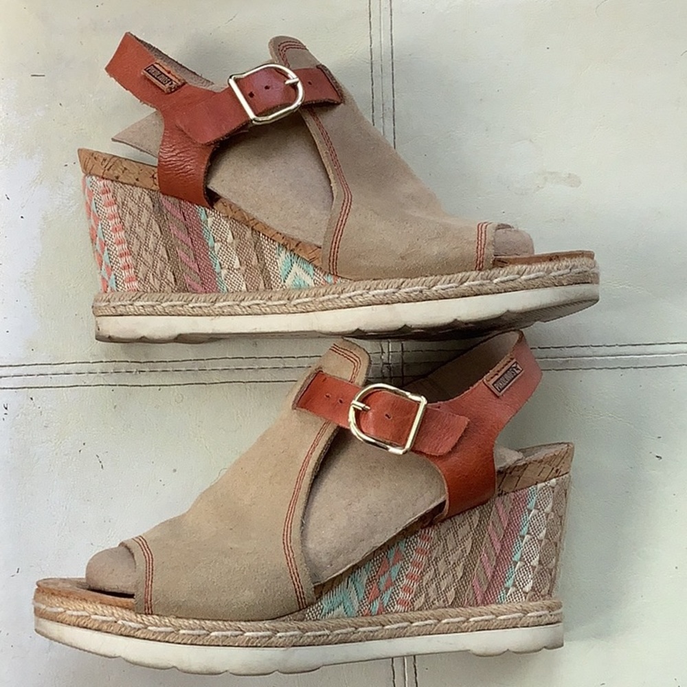 Pikolinos tan sandals